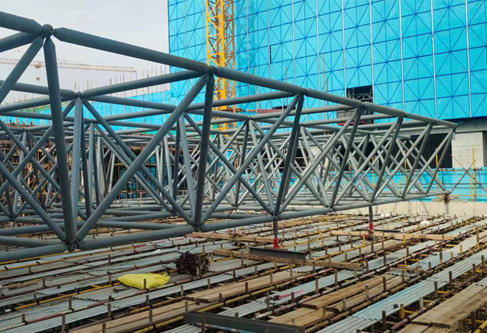 南昌高铁东总部基地2号楼网架